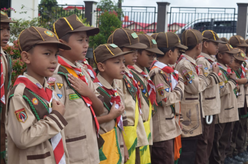 seadutaaifah10ibb Pemasangan Atribut Baju Pramuka Sd