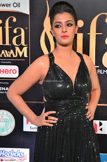 Varalaksmi in Green Glittering Sleeveless Backless Gown at IIFA Utsavam Awards 2017  Day 2  Exclusive 11