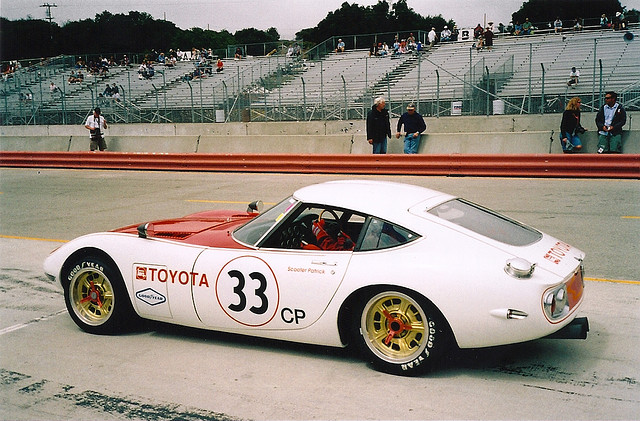 Toyota 2000GT stary japoński samochód oldschool klasyk sportowy kultowy legendarny