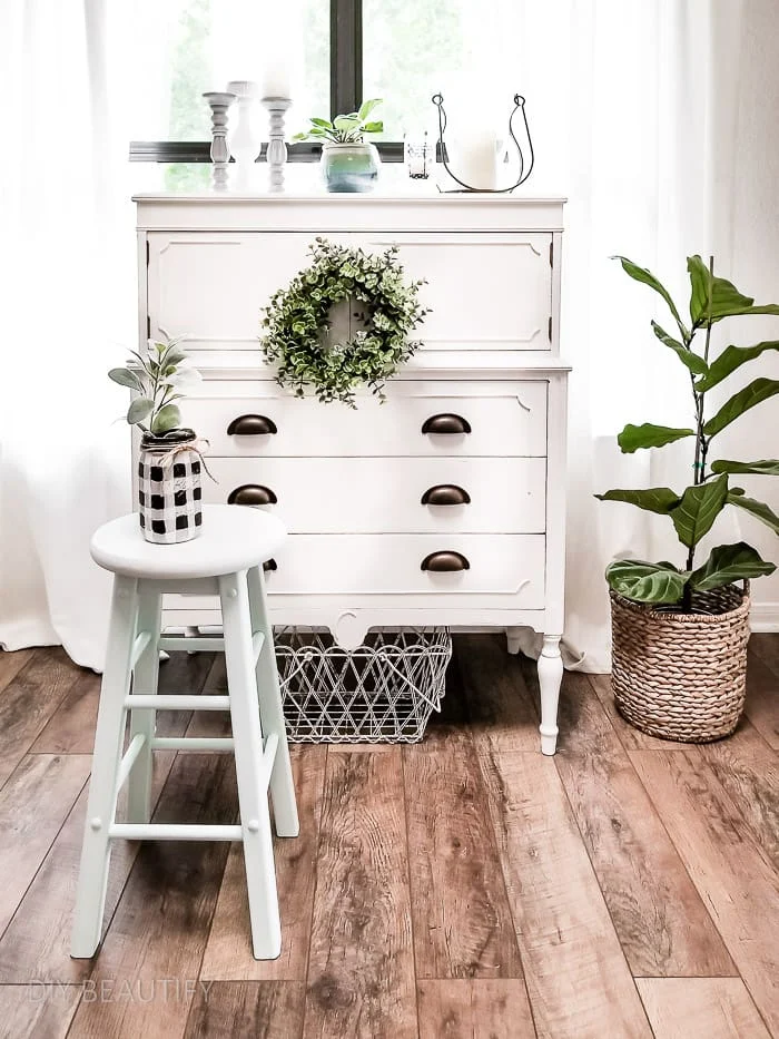 The Best White Chalk Paint for Furniture