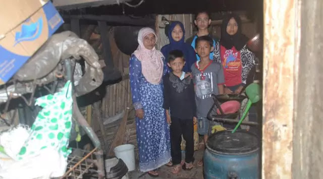 Sangat Memilukan, Janda Tuna Wisma Beranak 10 di Ciamis Sangat Memilukan, Janda Tuna Wisma Beranak 10 di Ciamis