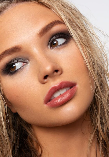 DC COMICS AND ARROWVERSE : Natalie Alyn Lind Has The Hottest Social