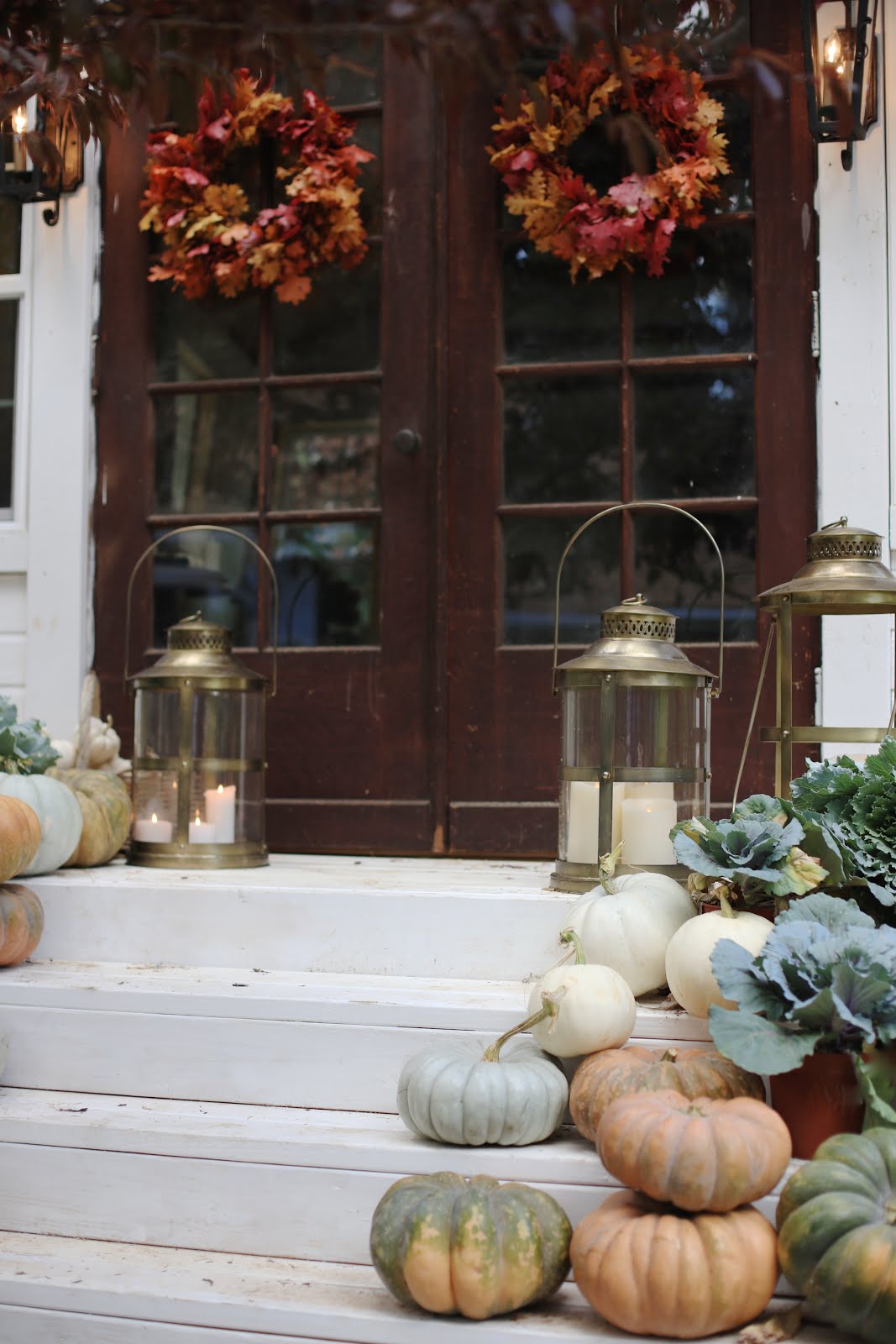 Natural decorating- pumpkins, leaves & lanterns porch - FRENCH COUNTRY ...