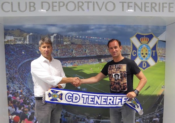 Oficial: El Tenerife renueva un año al técnico Joseba Etxeberria