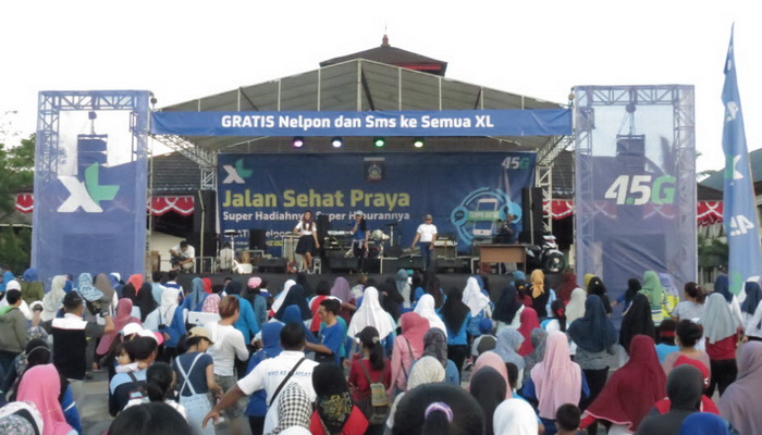 Jalan Sehat, XL Axiata Sosialisasi Super Ngobrol Baru di Pulau Lombok
