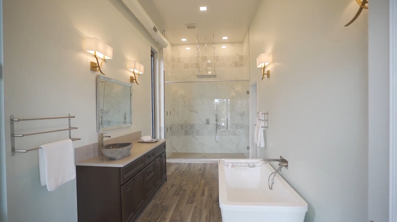 19 Photos vs. 147 Bethel Lake Ct, Sudbury, ON Mansion Interior Design Tour