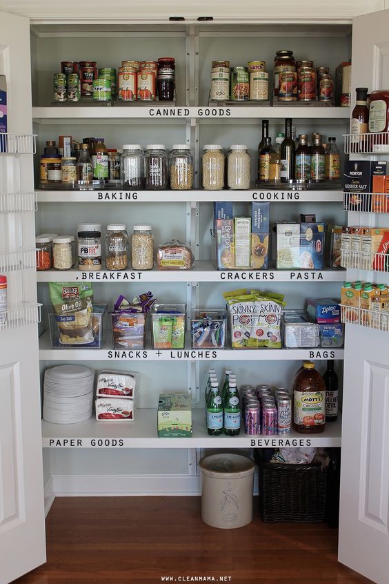 How To Organize Your Pantry Using Mason Jars / Home Decor & Weddings