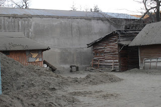 Cinzas vulcânicas, no centro de Villa la Angostura, em 2011 Cinzas vulcânicas, no centro de Villa la Angostura, em 2011