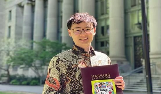 VIRAL - Andhika, Mahasiswa Riau yang Cetak Sejarah di Harvard Law School VIRAL - Andhika, Mahasiswa Riau yang Cetak Sejarah di Harvard Law School