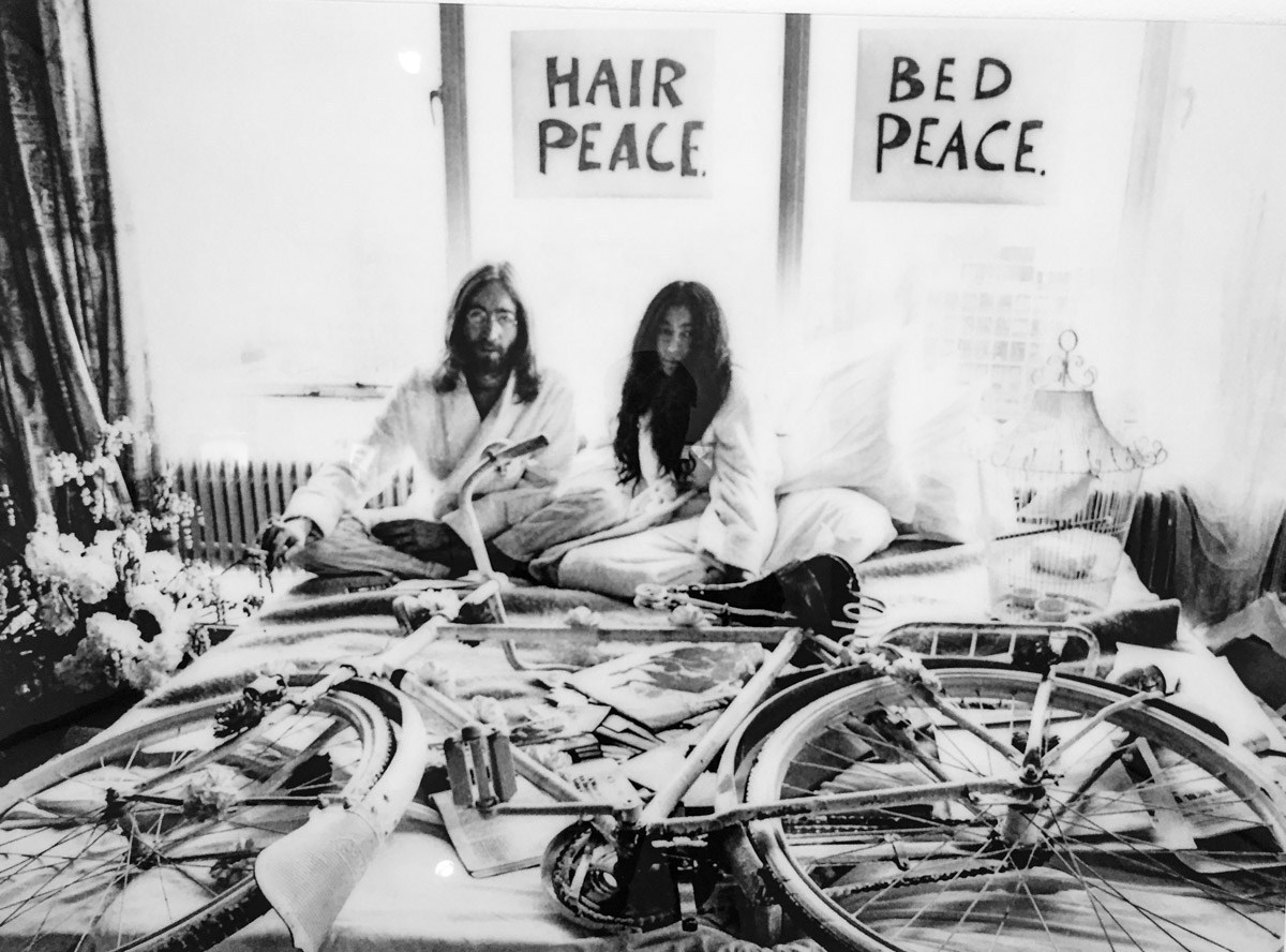 Photos of John Lennon and Yoko Onos “Bed-In for Peace” in 1969 ~ Vintage Everyday