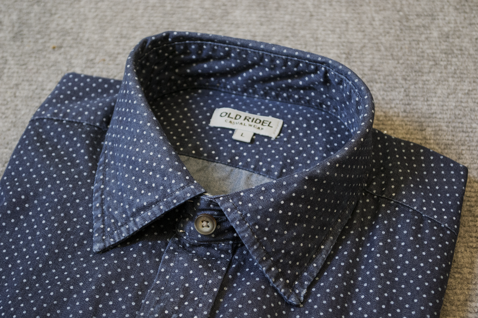 Review camisa Old Ridel en chambray con topos.