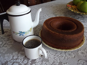 Cafézin com Bolo de Fubá e erva-doce...