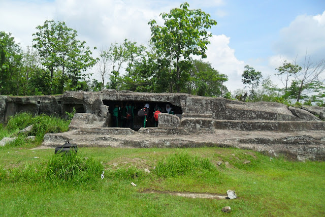 Panduan Lengkap Wisata Candi Ratu Boko, Yogyakarta - Foto, Sejarah, Lokasi, Harga dan Fasilitas - Bagian Goa Candi Ratu Boko, Yogyakarta Panduan Lengkap Wisata Candi Ratu Boko, Yogyakarta - Foto, Sejarah, Lokasi, Harga dan Fasilitas - Bagian Goa Candi Ratu Boko, Yogyakarta