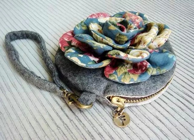 How to make tutorial vintage flower cosmetic bag purse fabric sewing quilt patchwork applique.