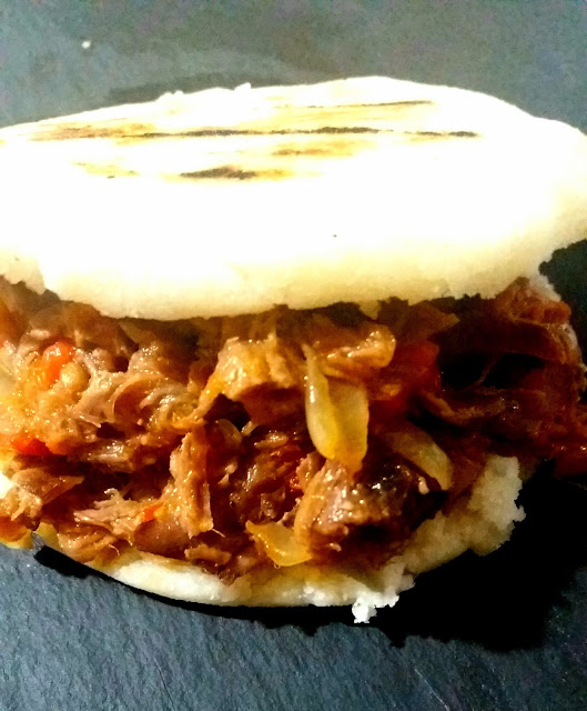 AREPAS COLOMBIANAS DE MAÍZ Y CARNE MECHADA @AlfabetoSalado