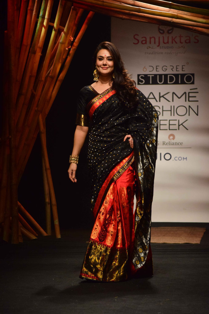 Preity Zinta In Black Saree at Lakme Fashion Week 2017