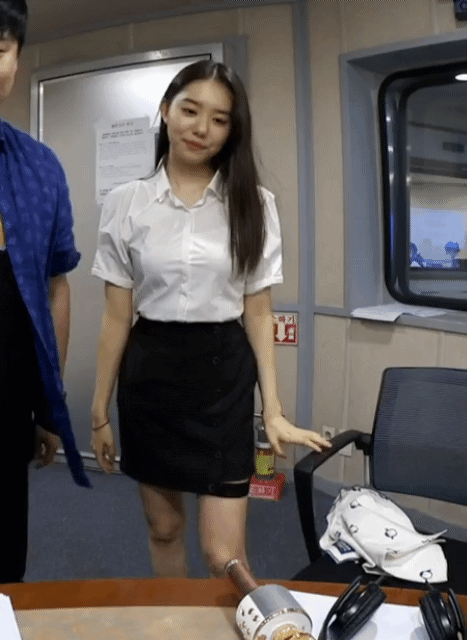 김소혜 오피스룩