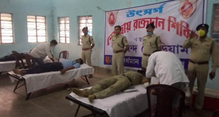 রক্তের সঙ্কট মেটাতে পূর্ব বর্ধমান জেলা পুলিশের রক্তদান শিবির