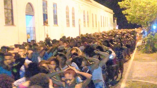 PM aborda centenas de jovens em festa regada a drogas na Bahia 5