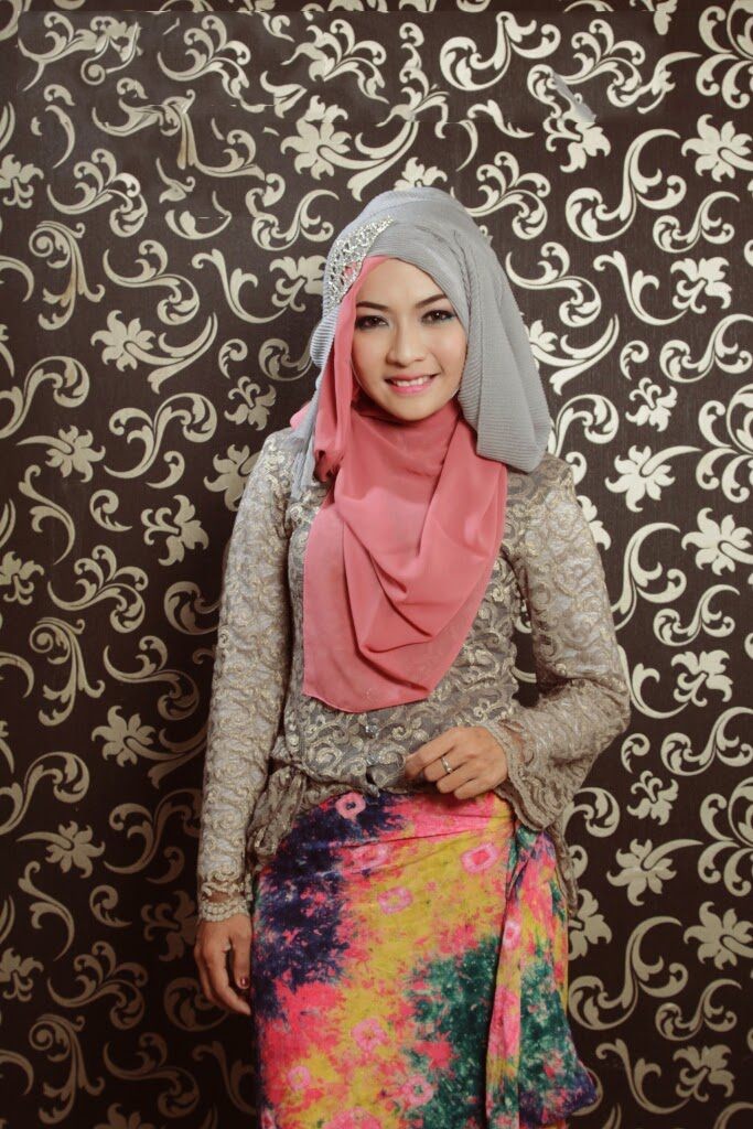 Tutorial Hijab Kebaya Untuk Wisuda Modern Terbaru 2019 JALLOSI jpg (683x1024)