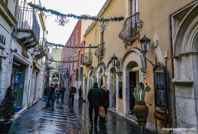 Corso Umberto, rua principal do Centro Histórico de Taormina, Sicília