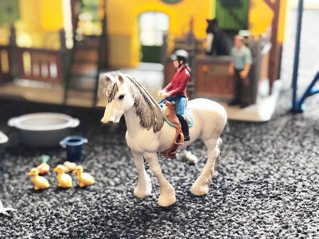 Schleich Farm World Horse Stable Review