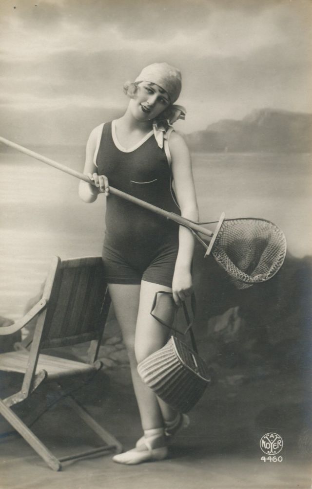 30 Vintage Pics That Defined Women's Bathing Suits in the early 20th