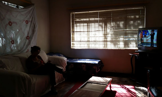 As denúncias de violência contra pessoas idosas representavam, em 2019, 30% do total de denúncias de violações de direitos humanos recebidas pelo canal telefônico Disque 100, disponibilizado pelo governo federal, o que somava em torno de 48,5 mil registros. Em 2018, o serviço recebeu 37,4 mil denúncias de crimes contra idosos.