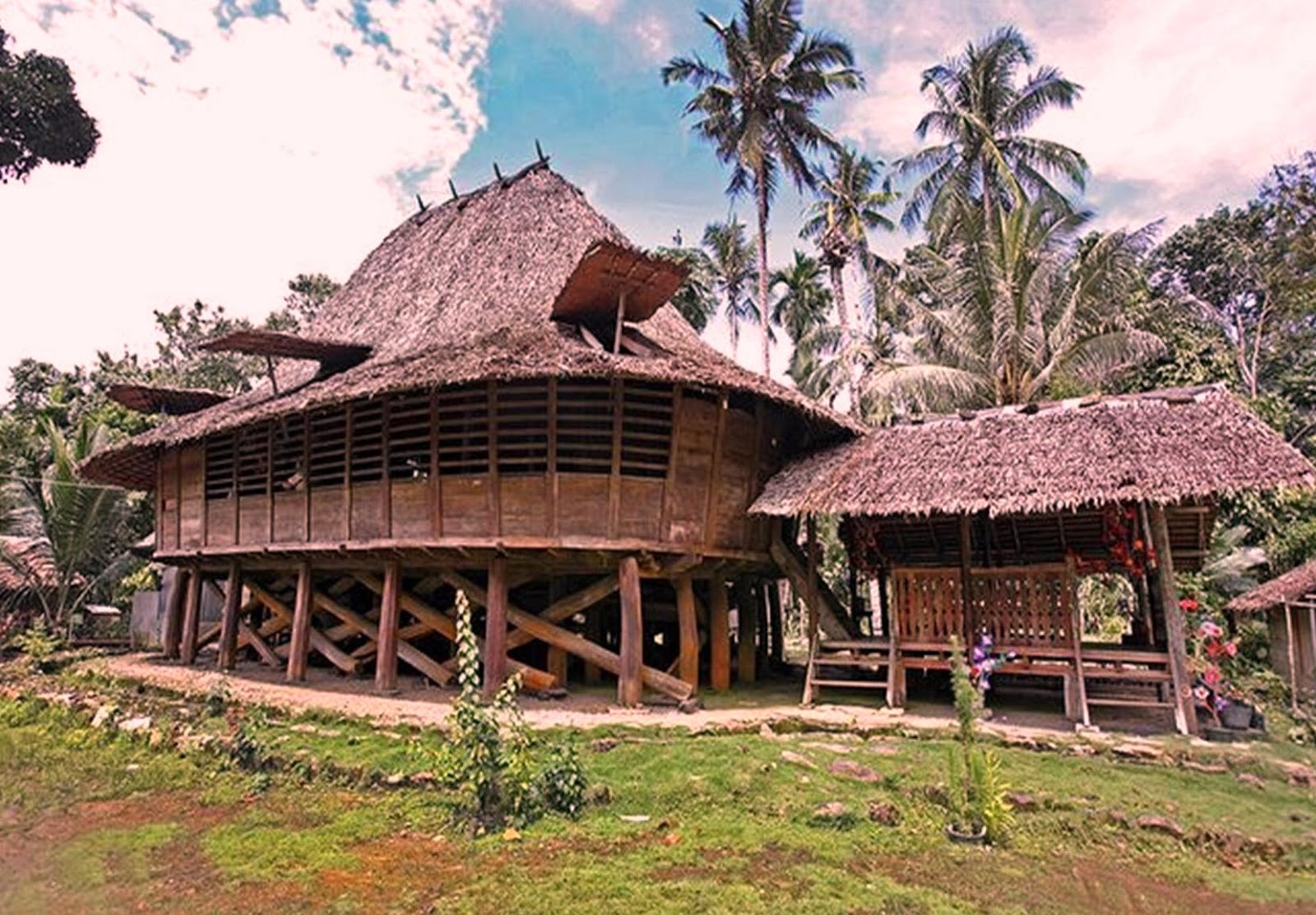 Inilah 10 Rumah Adat Sumatera Utara dari Berbagai Suku 