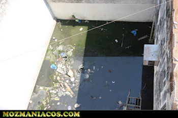 Esgoto do prédio 717