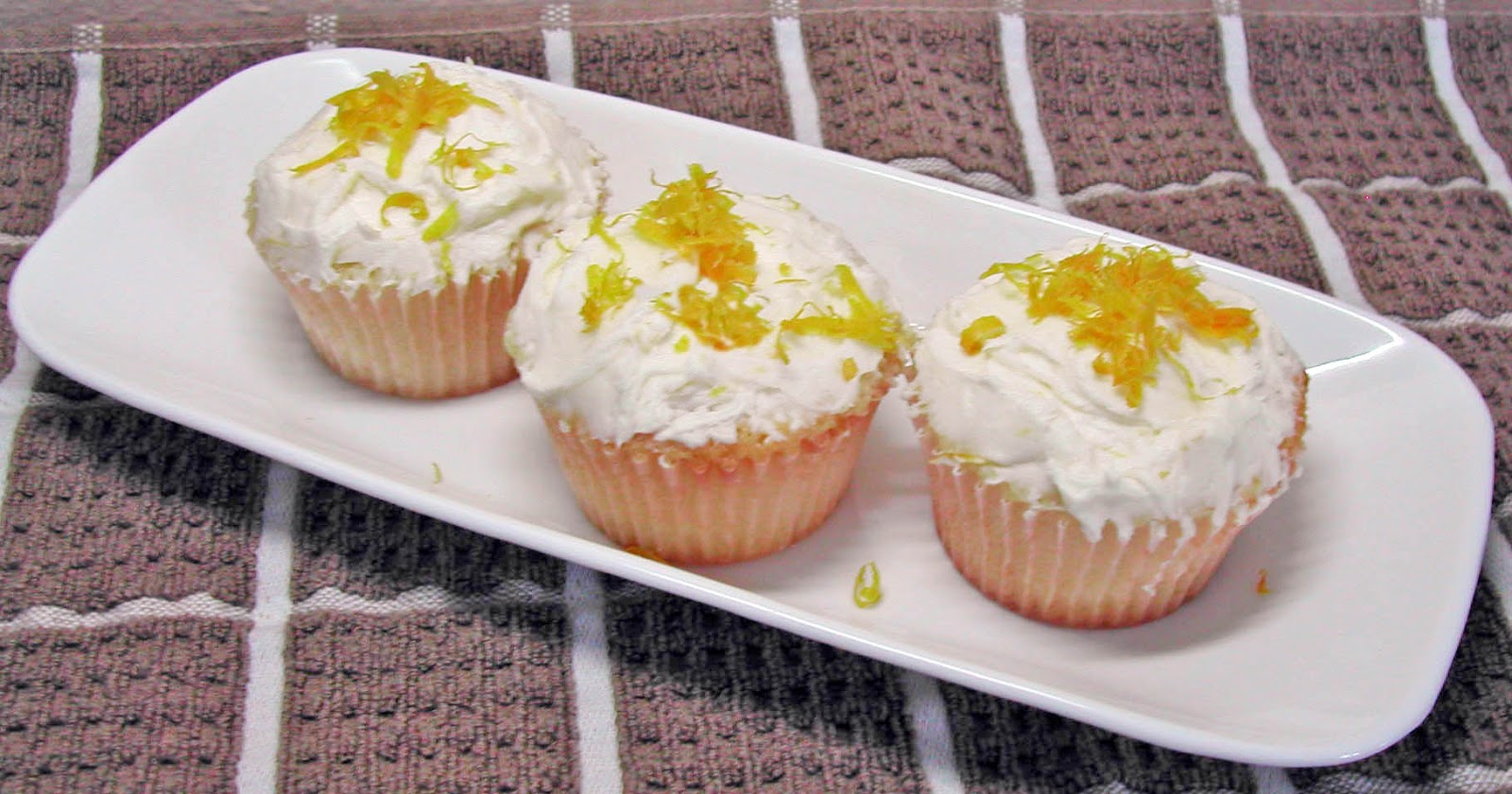 The Iowa Housewife Martha's Simple Basic Buttercream Frosting