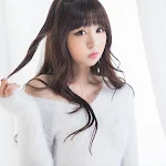 Hong Ji Yeon In Fluffy White Foto 1