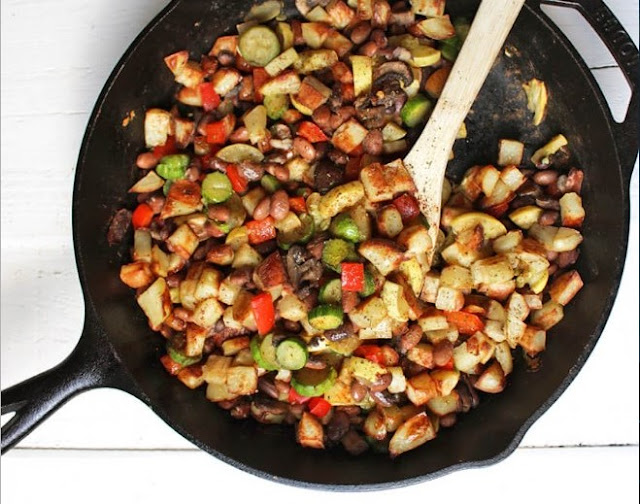 Bean, Potato, & Veggie Vegan Breakfast Hash #vegan #recipes