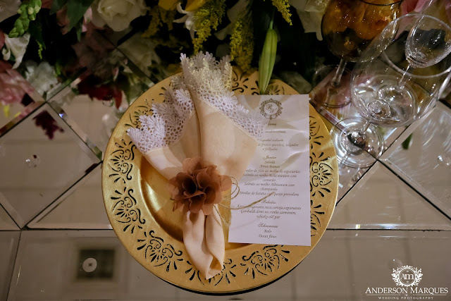 casamento clássico, casamento elegante, casamento chique, casamento real, decoração branca, casamento, cerimonia de casamento, anderson marques, dunia city hall, casarei em brasilia, casamento em brasilia, decoração de casamento, sousplat dourado, porta guardanapo de flor, rosa seco, lustres