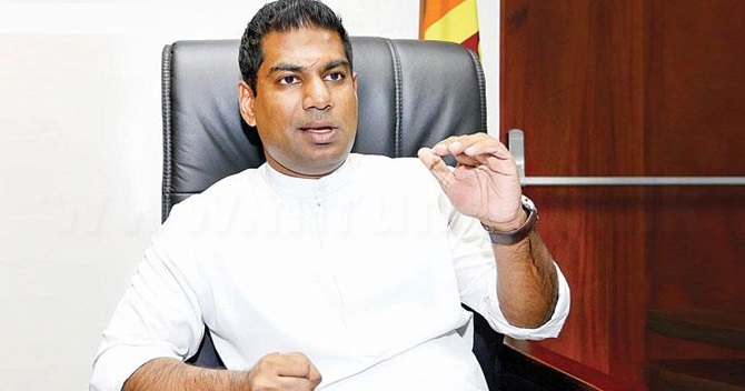 எரிபொருள் கொள்வனவுக்கு இந்தியாவிடமிருந்து மேலதிக கடன் பெற  எதிர்பார்த்துள்ளோம் - காஞ்சன விஜேசேகர | Virakesari.lk