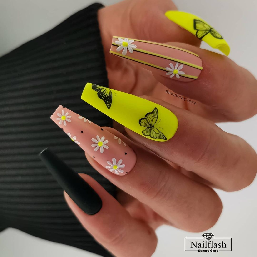 The 60 coolest nail art trends for summer 2021 by Sandragiera / MÉLÒDÝ