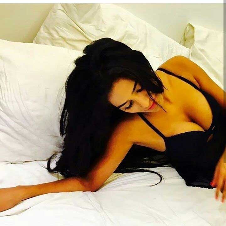 Poonam Pandey big boobs and deep cleavage Poonam Pandey big boobs and deep cleavage