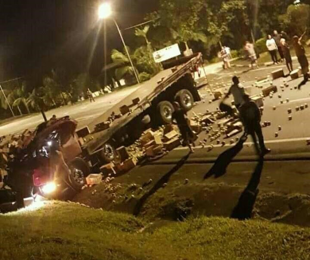 basculante, caminhão, caminhoneiro, carreta, daf, frete, munck, munk, peças, pipa, scania, seguro para caminhão, volks, Volkswagen, volvo, caxão, caxao, gbn, tombou, acidente, sampa, sp, tomba,