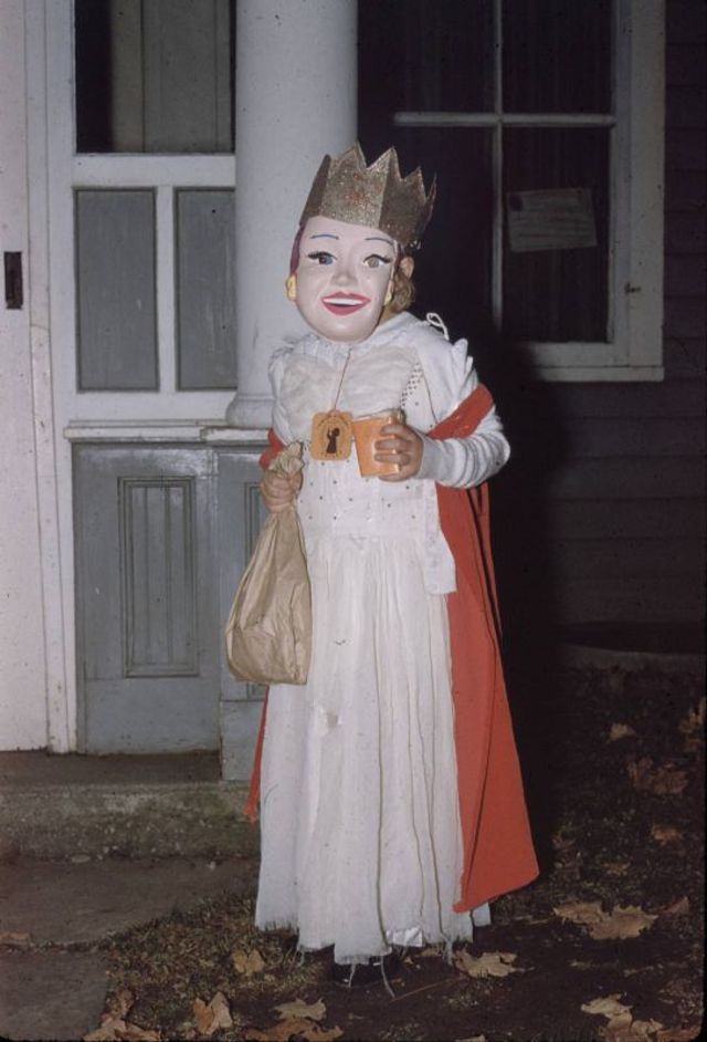 40 Lovely Photos of Halloween Costumes For Kids in the 1960s Vintage
