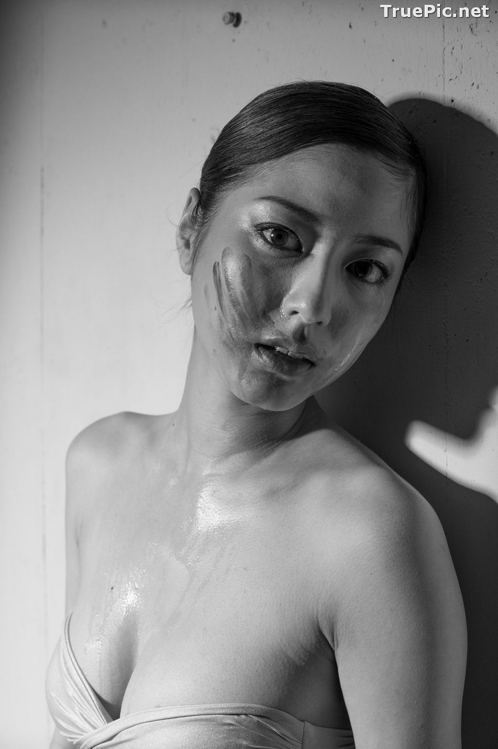 Image Japanese Model and Actress - Yumi Sugimoto - Yumi Mono Chrome - TruePic.net - Picture-61