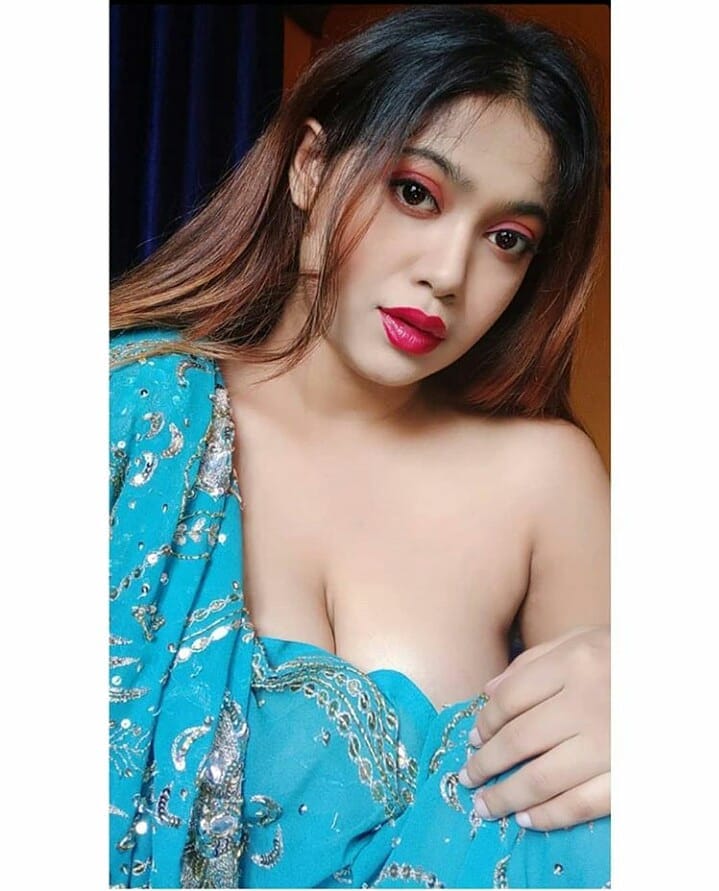 Instagram Model Lovely Ghosh showing her Big Boobs.