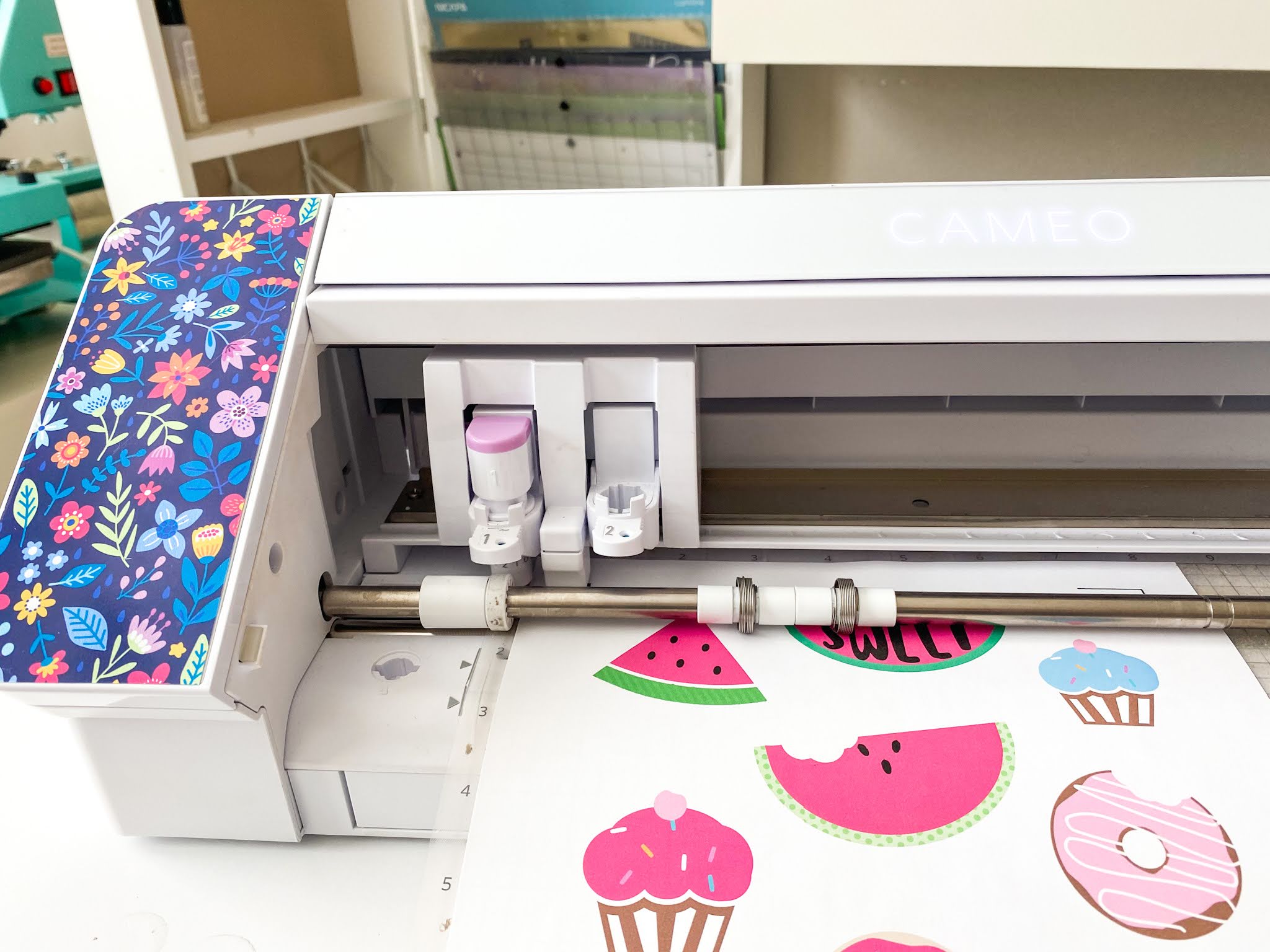 Print and Cut Silhouette CAMEO 4 Beginner Sticker Tutorial (Free