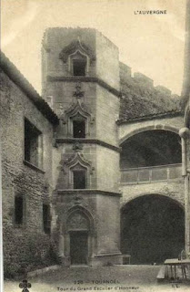 château de Tournoël, escalier intérieur