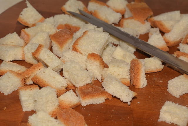 MOST DELICIOUS HOMEMADE CROUTONS