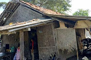 Miris ,Ibu Surni bersama 5 Yatim,Tinggal Digubuk Reot Di Pinggiran Kali Chierang"