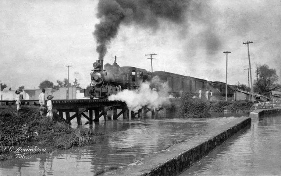 transpress nz: steam train on the Ferrocarril Acambaro, Mexico, 1933