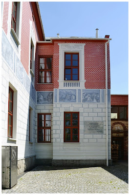 Mural na gmachu biblioteki w Ustroniu
