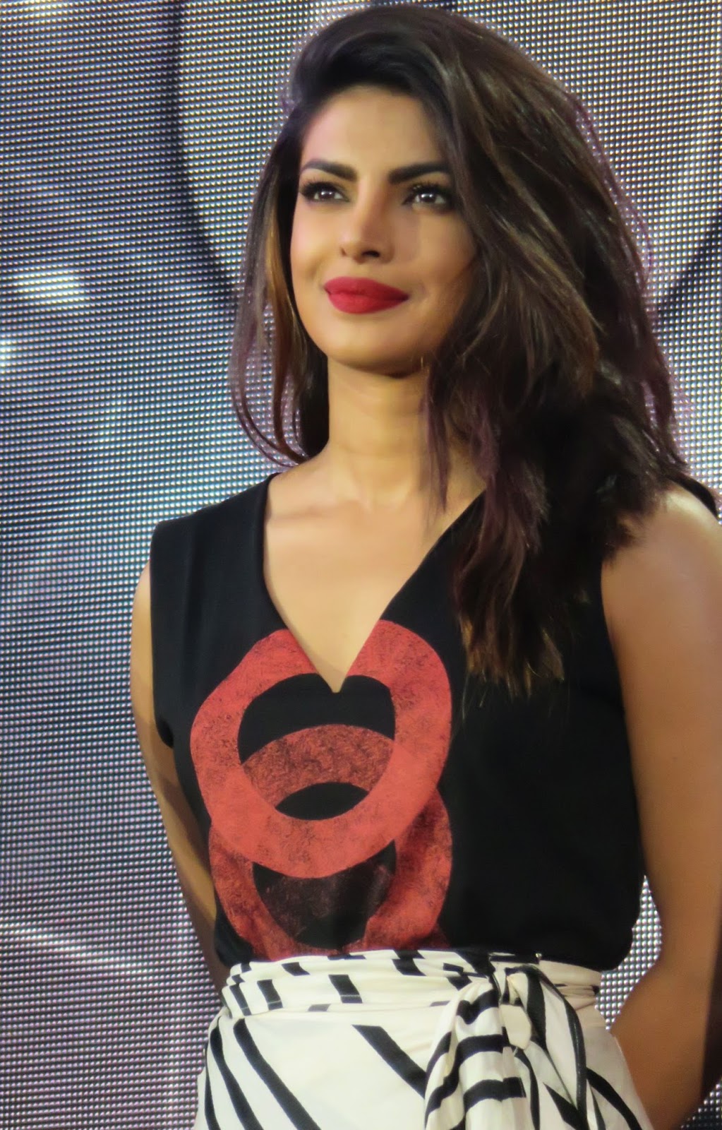 Priyanka Chopra Looks Gorgeous As She Speaks Onstage at Global Citizen Festival 2016 at Central Park in New York City