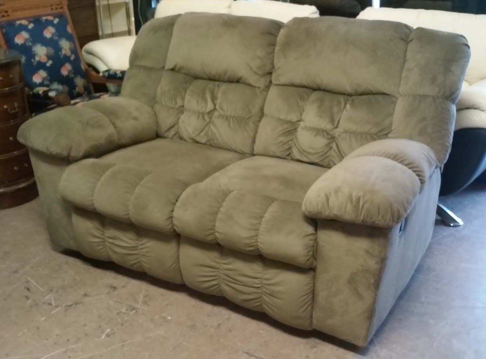 UHURU FURNITURE & COLLECTIBLES SOLD Loveseat Double Recliner 180