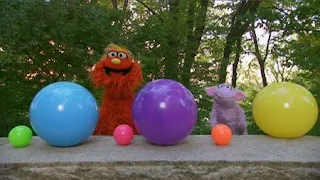 Murray and Ovejita play a game called Guess What's Next using balls of varying sizes. Sesame Street Episode 4420, Three Cheers for Us, Season 44